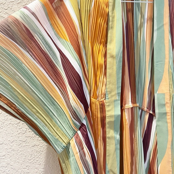 DR2 pleated swim cover up - Picture 6 of 8